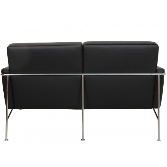 For Sale Arne Jacobsen 3302 2.seater airport sofa in black leather